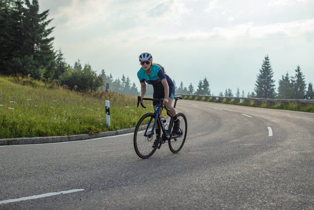 Fietsers op de CUBE Axial dames racefiets