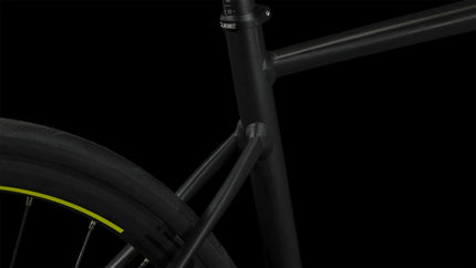 CUBE ATTAIN RACE BLACK/WHITE