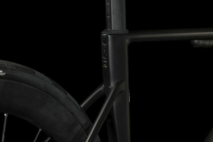 CUBE LITENING AIR C:68X SLT CARBON/RAINBOW
