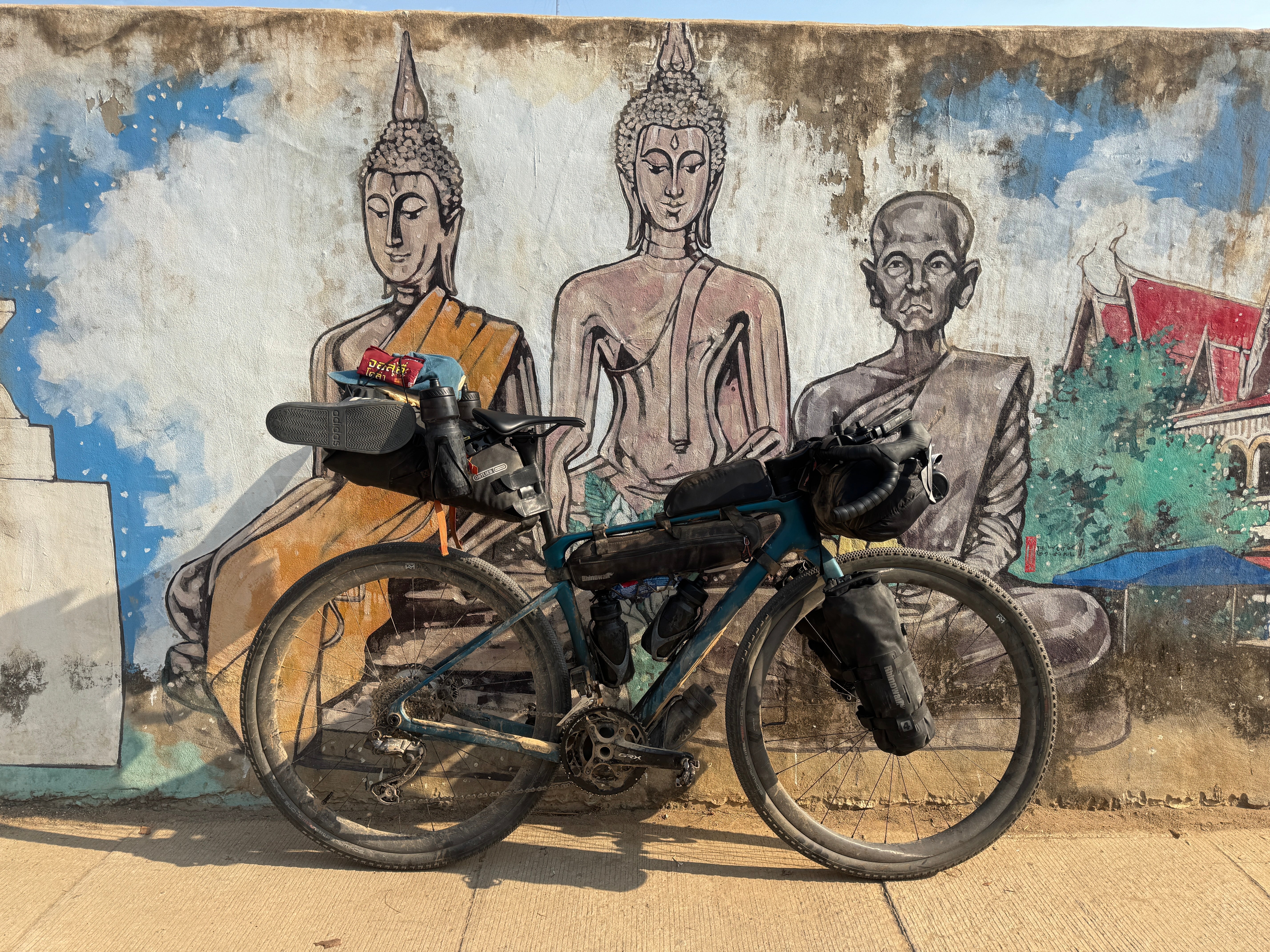 VAN HANOI NAAR BANGKOK OP EEN NUROAD: OP REIS MET MICHIEL