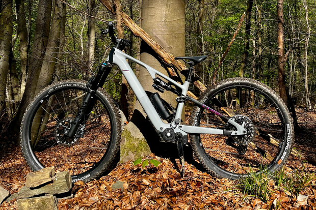 VAN SCEPTICUS NAAR FAN: LEVEY TEST DE CUBE AMS HYBRID ONE44