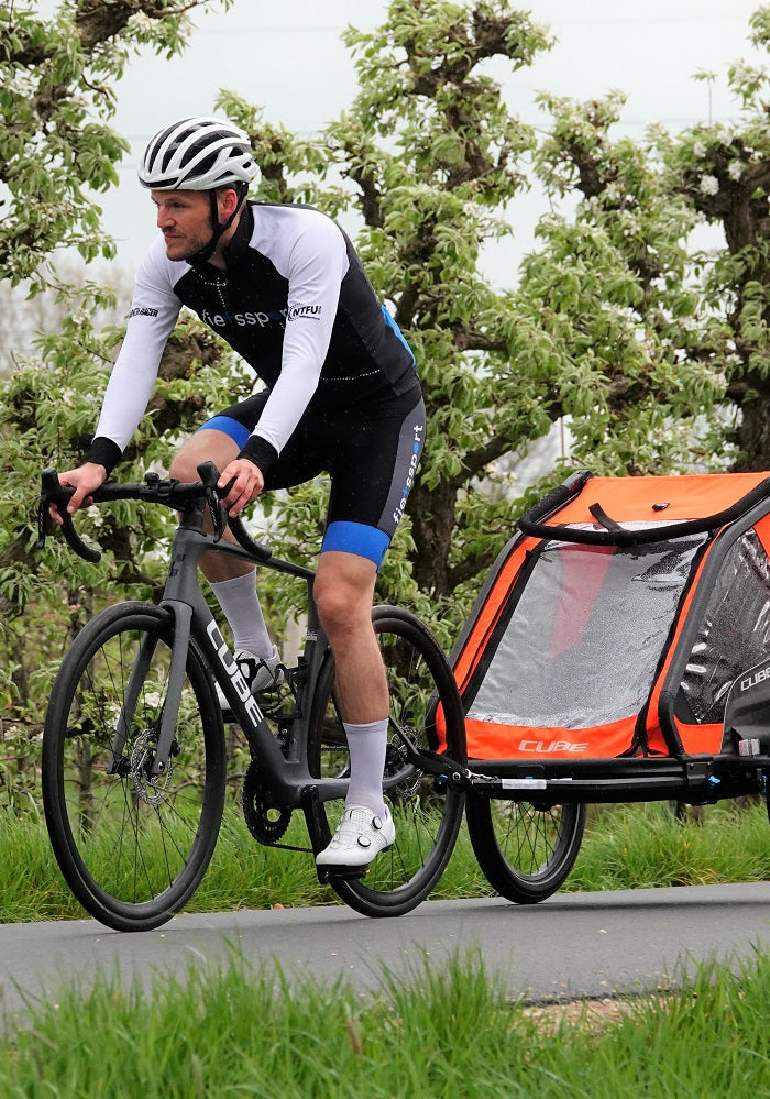 CUBE fiets met fietskar of fiets aanhanger