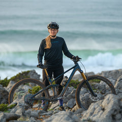 dame met een CUBE damesfiets