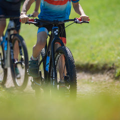 kinderen op een CUBE fiets met kinderfiets banden