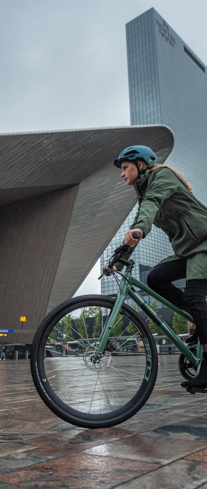 Een CUBE stadsfiets in de stad