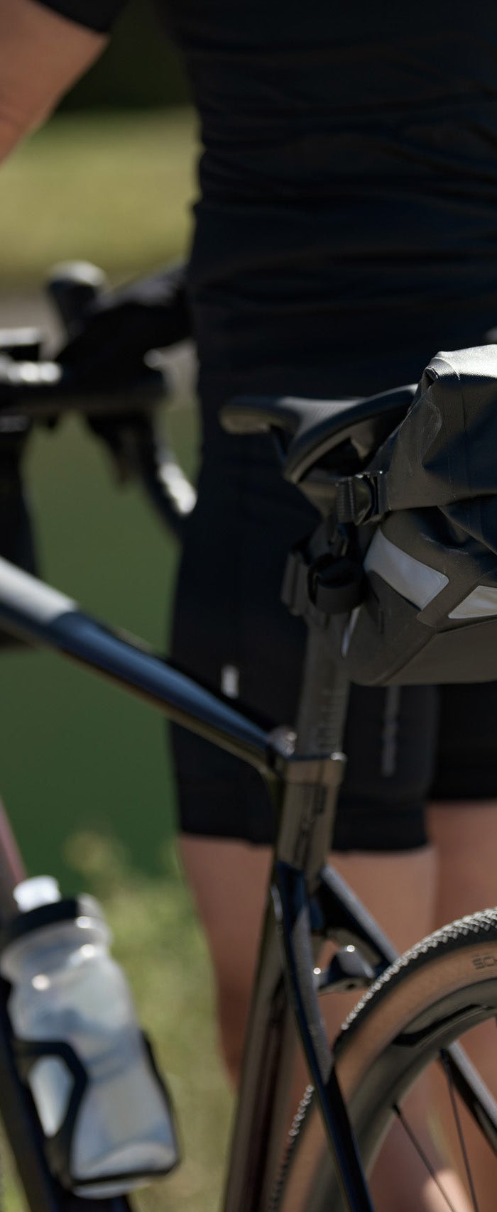 Zadeltas CUBE op een mooie fiets tijdens een trekking