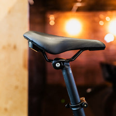 CUBE fietszadel met aluminium
