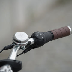 CUBE fietsbel zilver op een stuur