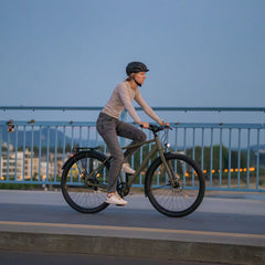 CUBE fiets met fietsverlichting met oplaadbare batterij