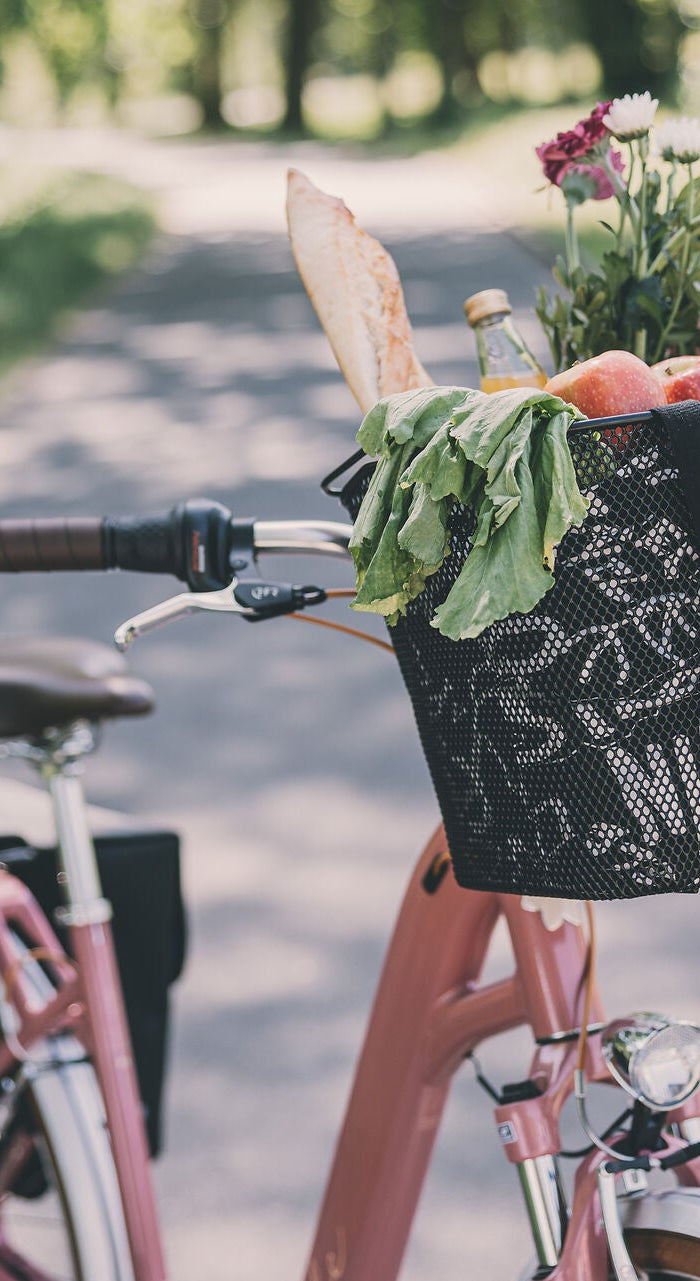 Antraciet fietsmand op een CUBE fiets