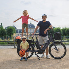 Man met kinderen op CUBE longtail fiets