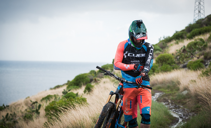 CUBE Action Shorts Signature Flashred/Black/Blue