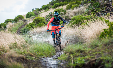 CUBE Action Shorts Signature Flashred/Black/Blue