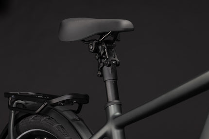 CUBE KATHMANDU HYBRID DELUXE PRO 800 BLACKFOREST/CHROME