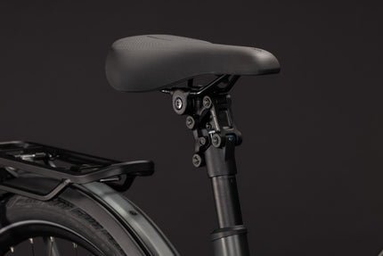 CUBE KATHMANDU HYBRID DELUXE PRO 800 BLACKFOREST/CHROME
