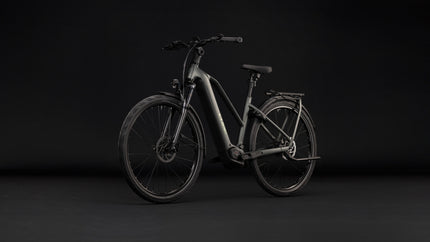 CUBE KATHMANDU HYBRID DELUXE PRO 800 BLACKFOREST/CHROME