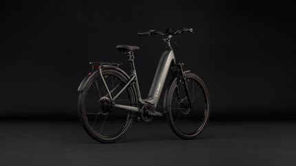 CUBE KATHMANDU HYBRID DELUXE PRO 800 BLACKFOREST/CHROME
