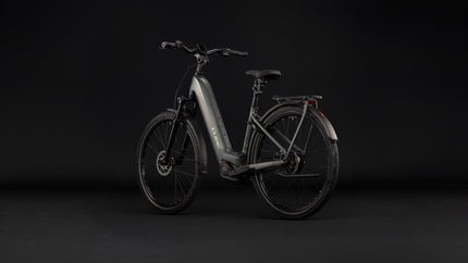 CUBE KATHMANDU HYBRID DELUXE PRO 800 BLACKFOREST/CHROME