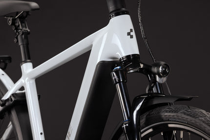 CUBE KATHMANDU HYBRID DELUXE PRO 800 METALLICWHITE/CHROME