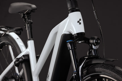 CUBE KATHMANDU HYBRID DELUXE PRO 800 METALLICWHITE/CHROME