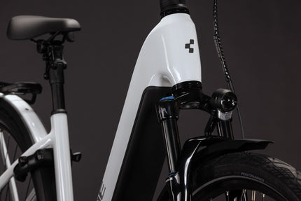CUBE KATHMANDU HYBRID DELUXE PRO 800 METALLICWHITE/CHROME