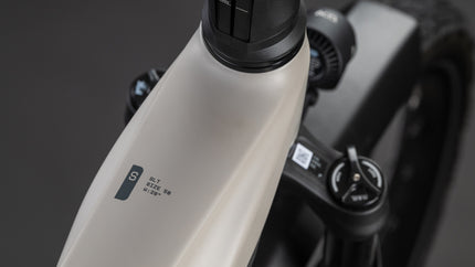 CUBE KATHMANDU HYBRID ONE11 HPC SLT 800 GLINTSAND/OATGREY