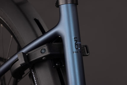 CUBE SUPREME HYBRID DELUXE ONE 600 NAVYBLACK/BLACK