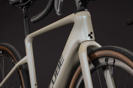 CUBE NUROAD HYBRID C:62 SLX 400X GLINTSAND/BLACK