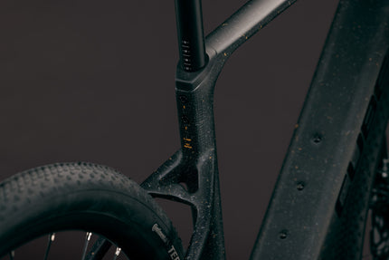 CUBE NULANE HYBRID C:62 SLX 400X MINERALBLACK/ORANGE