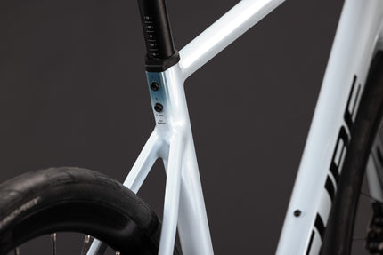 CUBE ATTAIN RACE GLACIER/BLACK