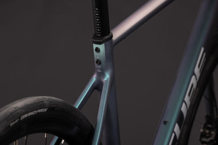 CUBE ATTAIN RACE SMARAGDGREY/WHITE