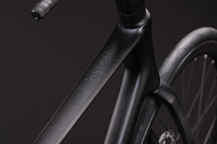 CUBE ATTAIN C:62 RACE CARBON/COALCHROME