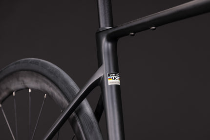 CUBE ATTAIN C:62 RACE CARBON/COALCHROME