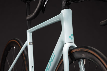 CUBE ATTAIN C:62 RACE FROSTYMINT/MINT