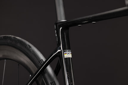 CUBE ATTAIN C:62 SLT CARBON/WHITE