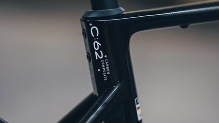 CUBE ATTAIN C:62 SLT CARBON/WHITE