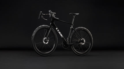 CUBE ATTAIN C:62 SLT CARBON/WHITE
