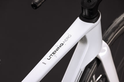 CUBE LITENING AERO C:68X PRO CHALKY/BLACK
