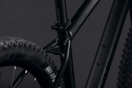 CUBE AIM SLT SOOT/BLACK