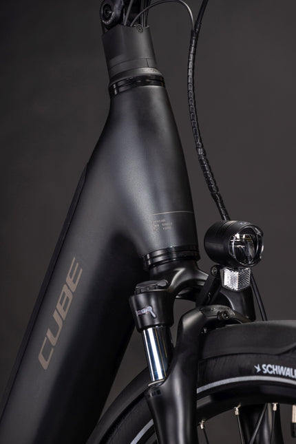 CUBE SUPREME HYBRID COMFORT SE ONE 600 GREY/CHROME 2026