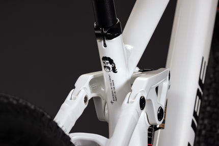 CUBE TWO15 RACE POWDERGOLD/BLACK