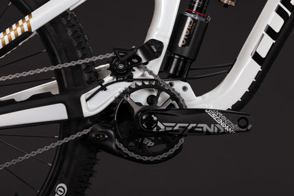 CUBE TWO15 RACE POWDERGOLD/BLACK