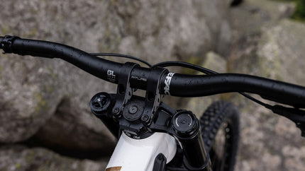 CUBE TWO15 RACE POWDERGOLD/BLACK