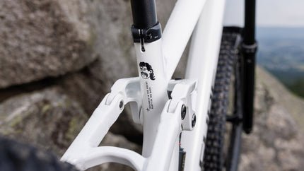 CUBE TWO15 RACE POWDERGOLD/BLACK