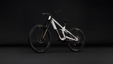 CUBE TWO15 RACE POWDERGOLD/BLACK
