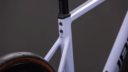 CUBE ATTAIN RACE CYCLAMEN/BLACK