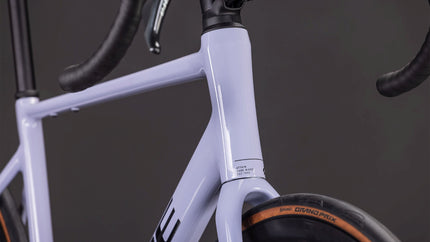 CUBE ATTAIN RACE CYCLAMEN/BLACK