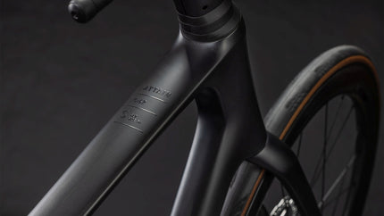 CUBE ATTAIN C:62 SLT CARBON/COALCHROME