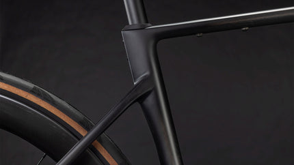 CUBE ATTAIN C:62 SLT CARBON/COALCHROME