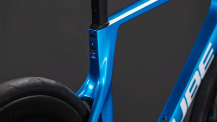 CUBE AGREE C:62 EX TOPASBLUE/WHITE